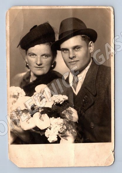 Pohlednice portrét muž a žena květiny (M9424)