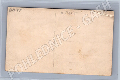 Pohlednice skupina žen v zástěrách 1925 27 (M9427)