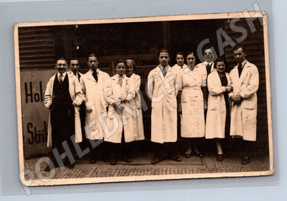 Postcard employees in barber coats (M9429)
