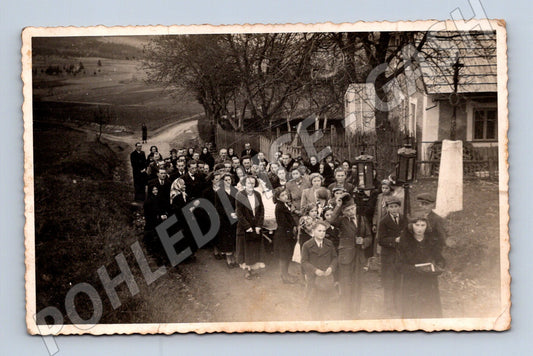 Pohlednice vesnické procesí kroje etnografie (M9432)