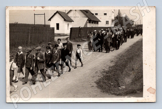 Pohlednice slavnostní průvod vesnice ČSR (M9433)