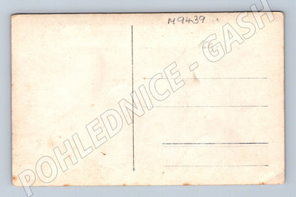 Pohlednice dělníci zámek v pozadí ČSR (M9439)