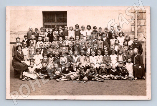 Pohlednice družina v Braníku 1931 školní foto (M9445)