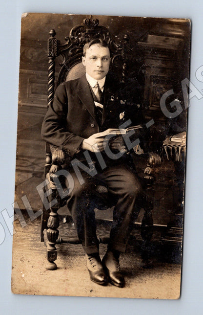 Postcard portrait of a young man 1925 35 (M9464)