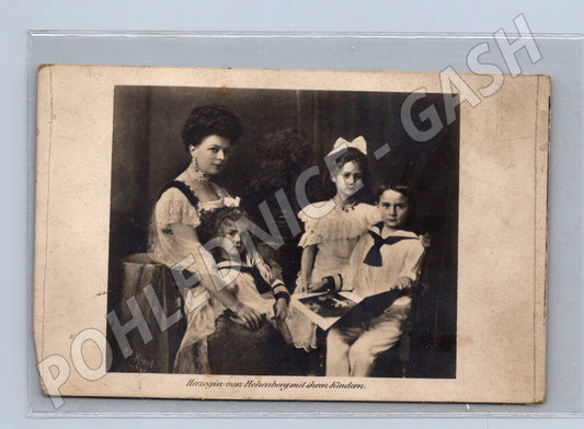 Pohlednice Herzogin von Hohenberg s dětmi (M9465)