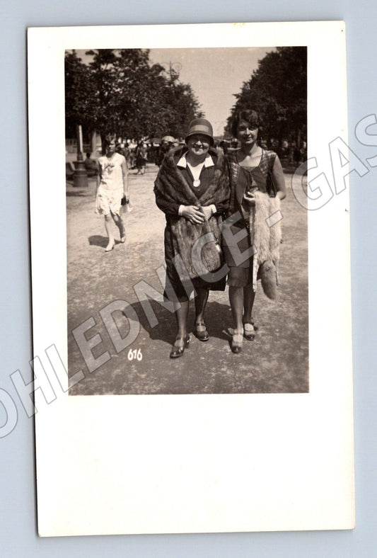 Postcard Poděbrady promenade fashionable ladies (M9486)