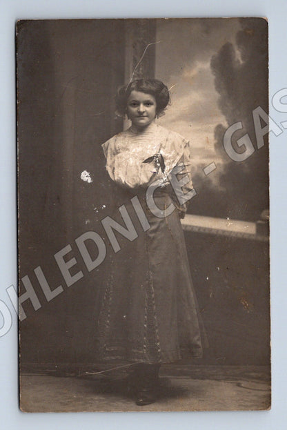 Postcard portrait of a girl, ethnography, early 20th century (M9496)