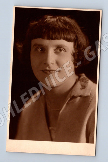 Postcard portrait of a woman Foto Balzar Prague (M9507)