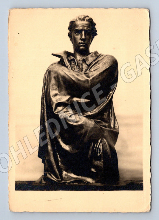 Postcard statue of a personality in black and white (M9658)