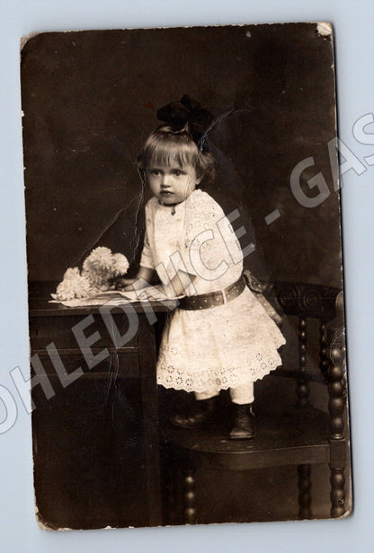 Postcard Prague 1918 girl at the table (M9868)