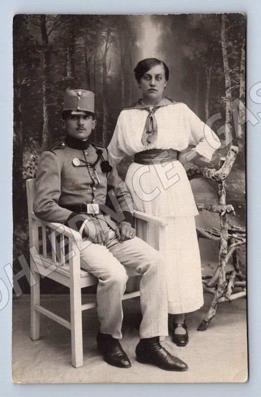 Pohlednice dvojice v kroji etnografie voják (P1080)