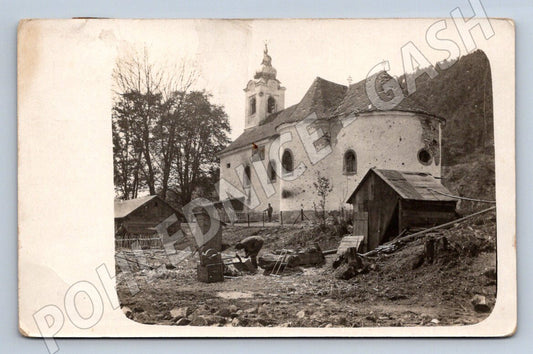 Pohlednice kostel poškozený boji vojenské ležení (P1104)