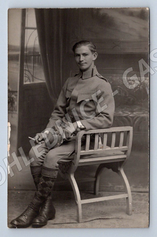 Pohlednice mladý muž v uniformě (P1146)