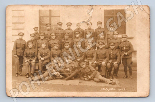 Pohlednice skupina vojáků uniformy 1917 (P1163)