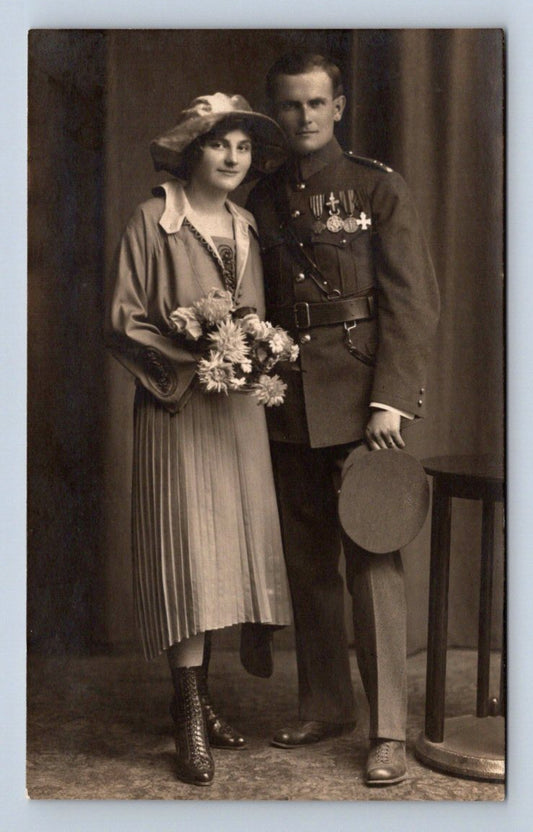 Pohlednice pár v kroji a uniformě 1913 (P1179)