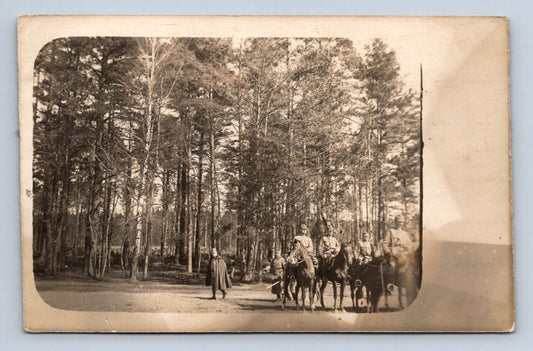 Pohlednice jezdci na koních v lese 1916 (P1206)