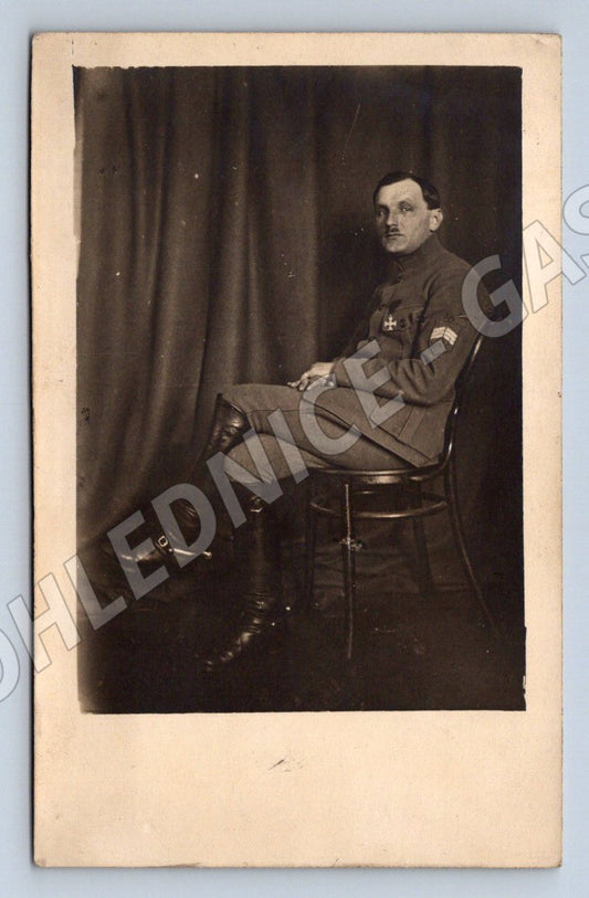 Pohlednice muž v uniformě s věnováním ČB (P1305)