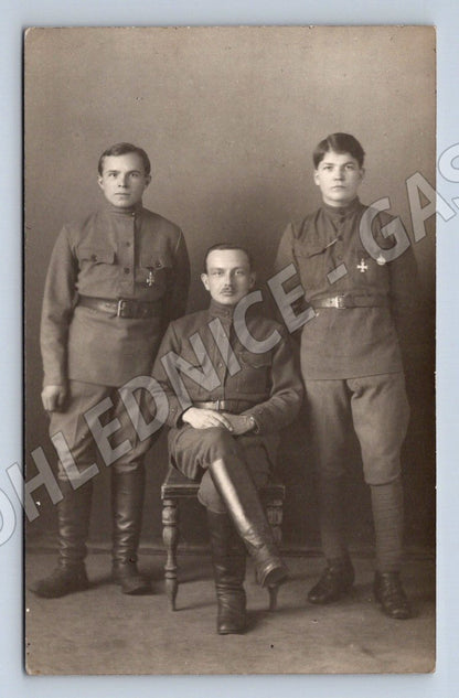 Pohlednice Rusko vojáci v uniformách ruční věnování (P1307)