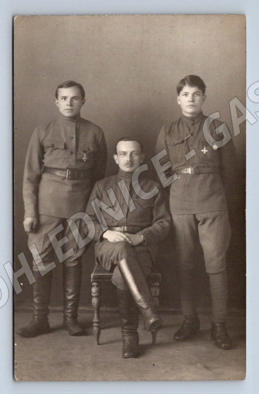 Pohlednice Rusko vojáci v uniformách ruční věnování (P1307)