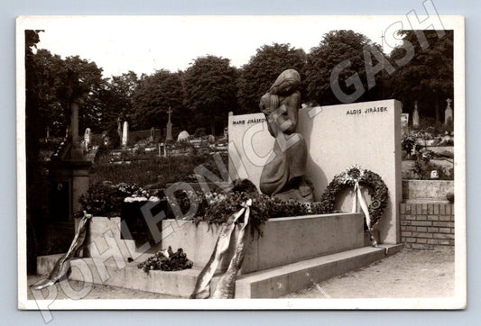 Pohlednice Hronov náhrobek Aloise Jiráska (P1520)