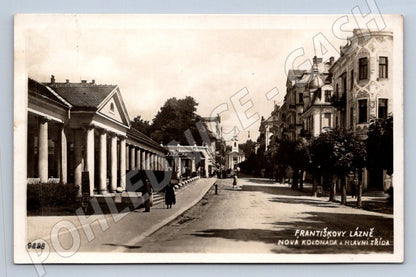 Pohlednice Františkovy Lázně Nová kolonáda a Hlavní třída 1933 (P1581)