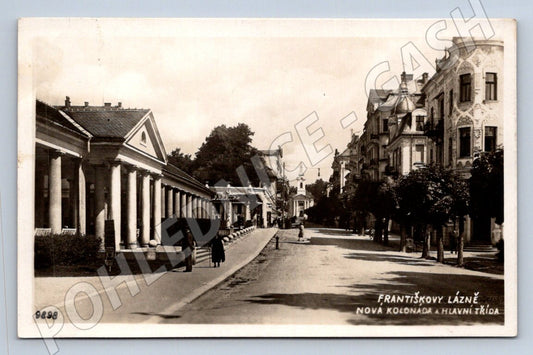 Pohlednice Františkovy Lázně Nová kolonáda a Hlavní třída 1933 (P1581)
