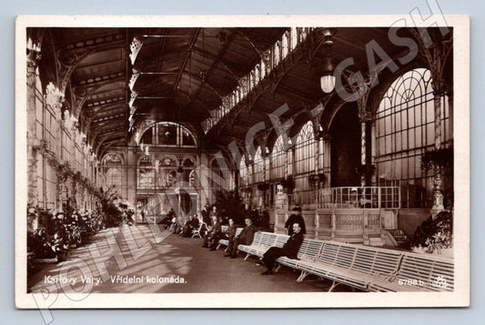 Pohlednice Karlovy Vary Vřídelní kolonáda 1935 PP (P1668)