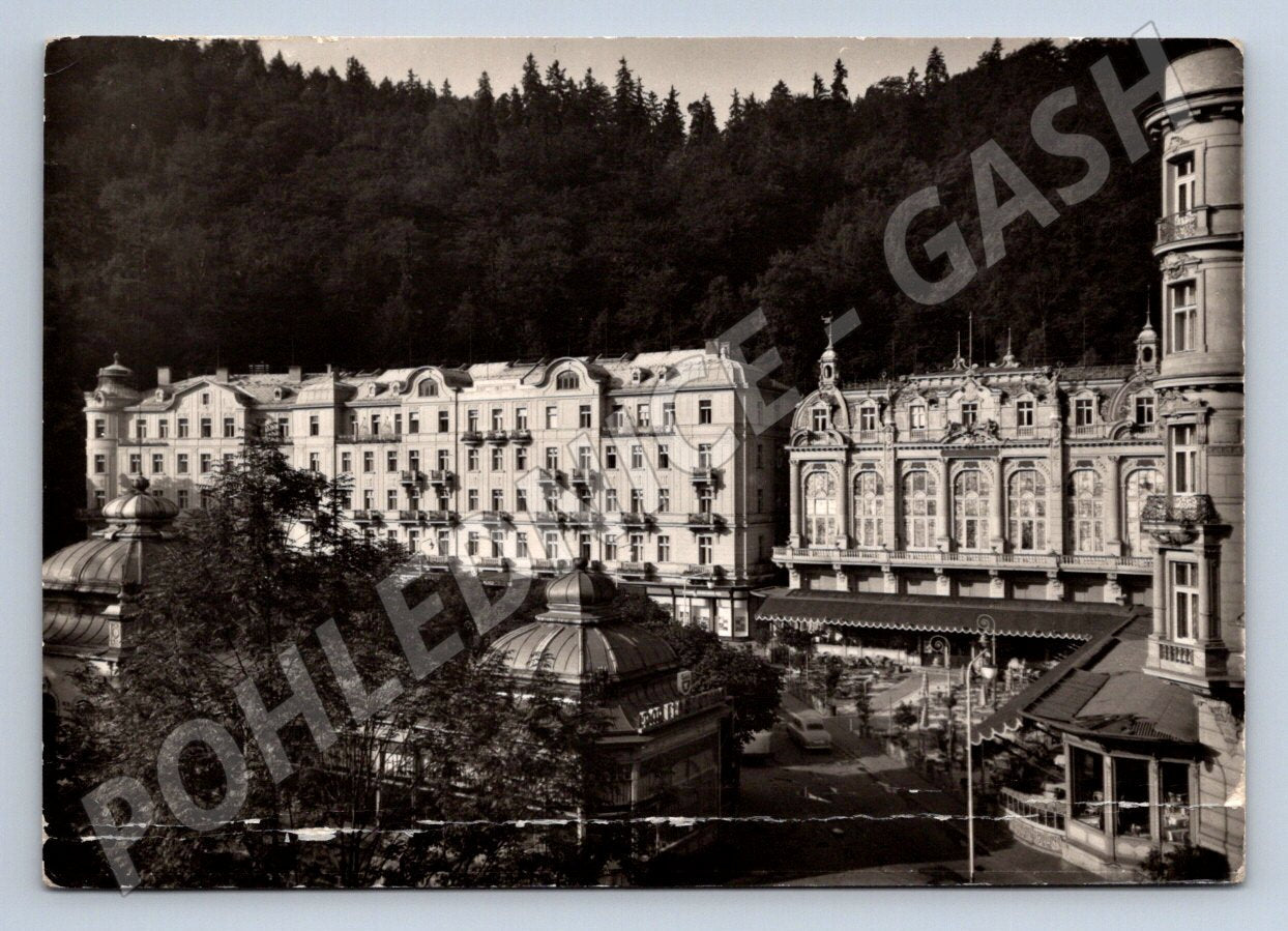 Pohlednice Karlovy Vary kolonáda a hotel Moskva ČB PP 1962 (P2014)
