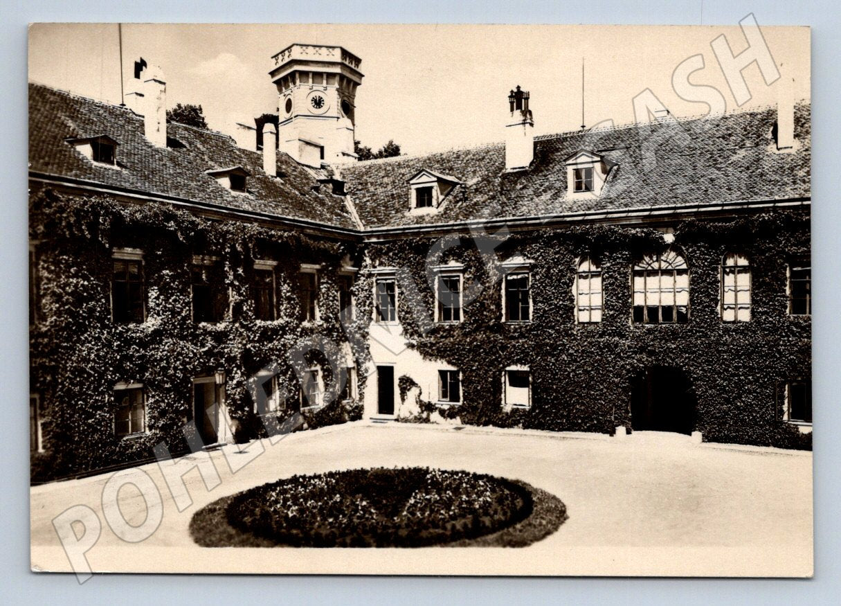 Pohlednice Heřmanův Městec zámecké nádvoří 1951 (P2136)