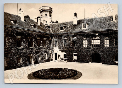 Pohlednice Heřmanův Městec zámecké nádvoří 1951 (P2136)