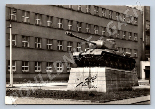 Pohlednice Trutnov památník tanku T34 před ONV 1945 PP (P2158)