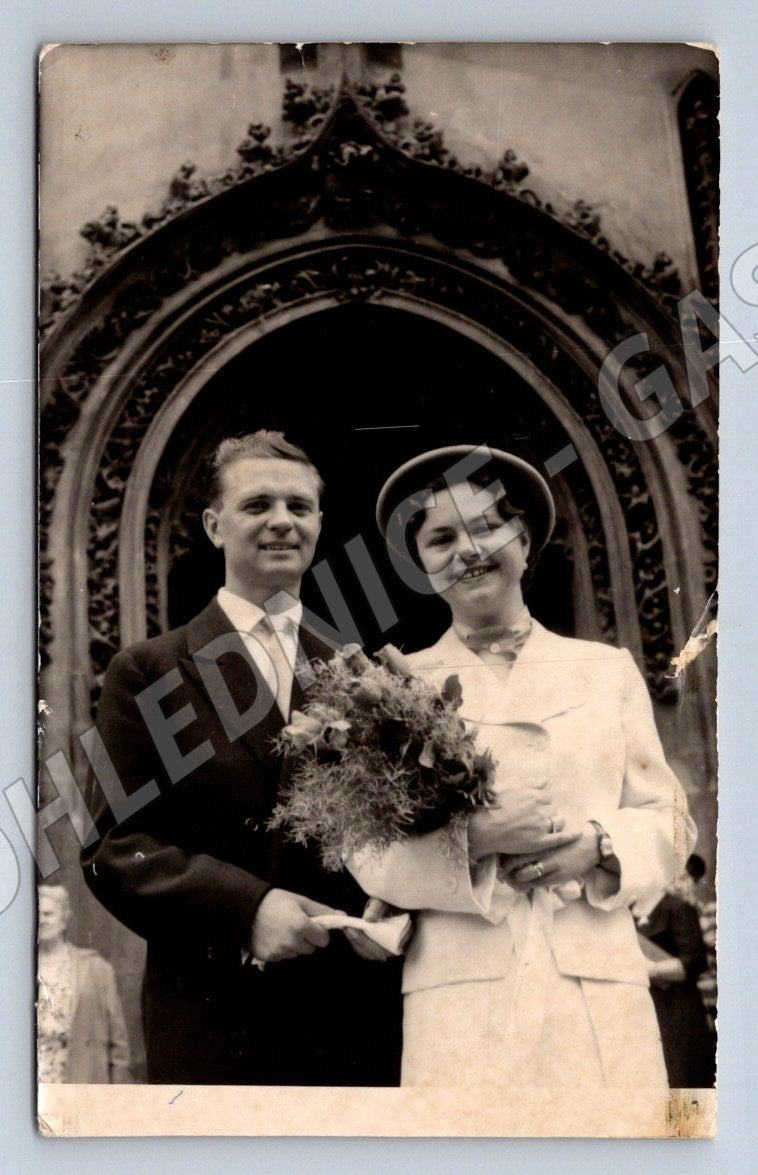 Stará fotografie Praha svatební pár ateliér (P2739)