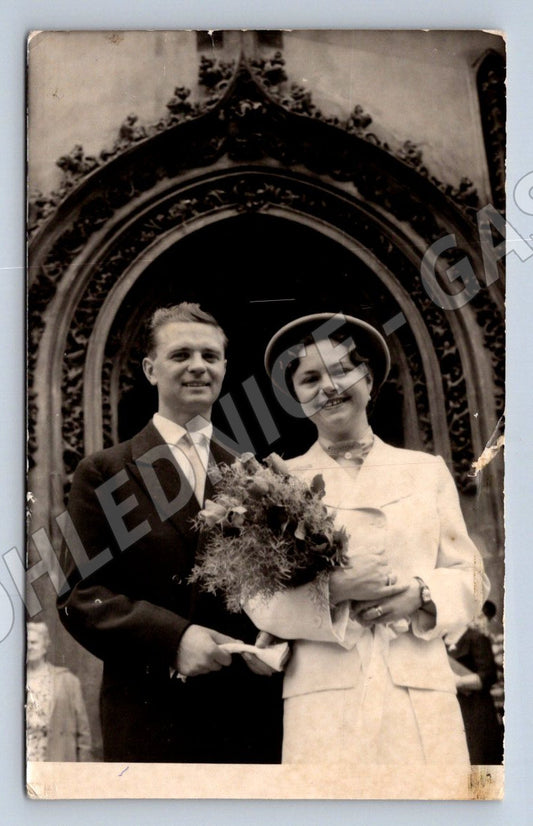 Stará fotografie Praha svatební pár ateliér (P2739)