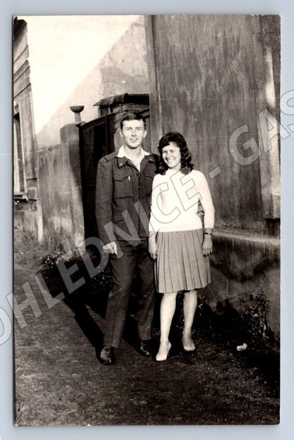 Stará fotografie mladý pár, muž v uniformě (P2741)