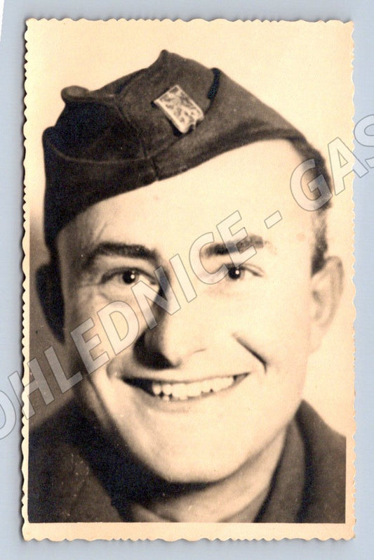 Stará fotografie usměvavý muž v čepici (P2754)