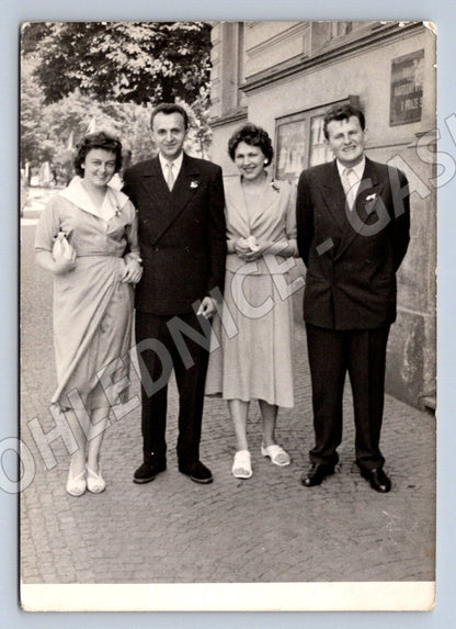 Stará fotografie Praha čtyři lidé ateliér FOTOZÁVODY (P2755)