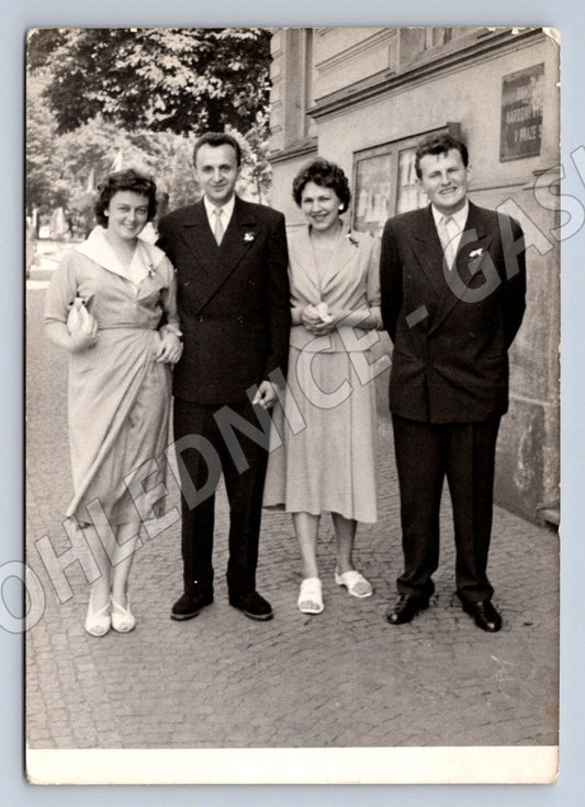 Stará fotografie Praha čtyři lidé ateliér FOTOZÁVODY (P2755)