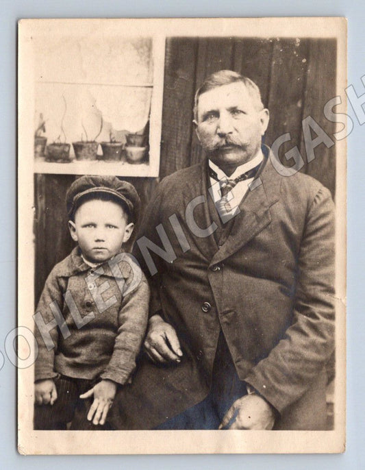 Stará fotografie muž s chlapcem (P2769)