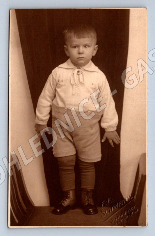 Pohlednice Vinohrady portrét chlapce (P2784)