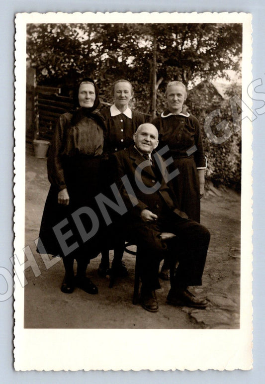 Stará fotografie skupina pěti lidí (P2794)
