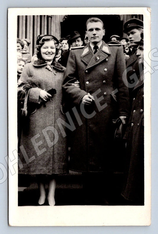 Stará fotografie Praha muž v uniformě a žena (P2796)