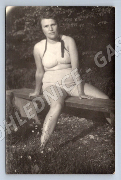 Stará fotografie Turčianske Teplice žena v plavkách 1947 (P2799)