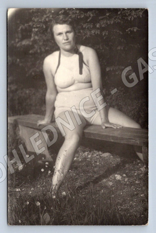 Stará fotografie Turčianske Teplice žena v plavkách 1947 (P2799)