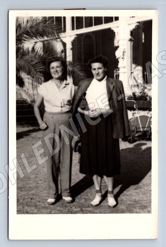 Stará fotografie dvě usmívající se ženy (P2810)