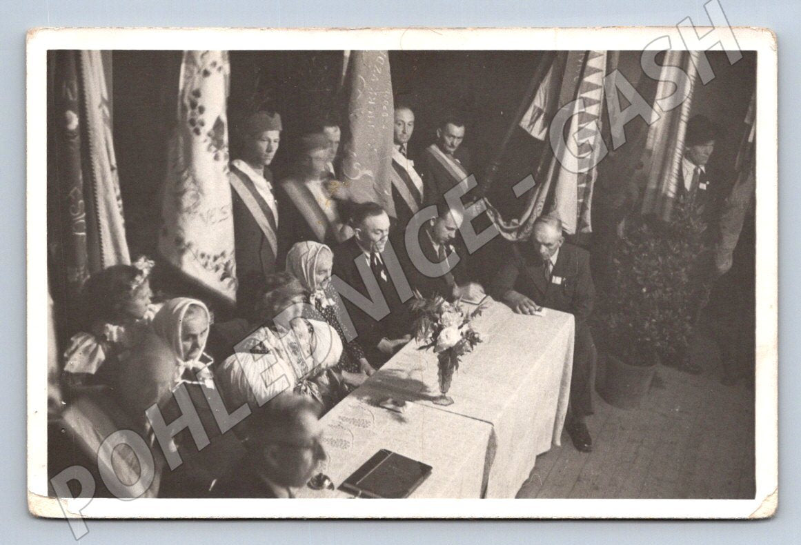 Stará fotografie Praha-Strašnice skupina lidí v krojích (P2826)