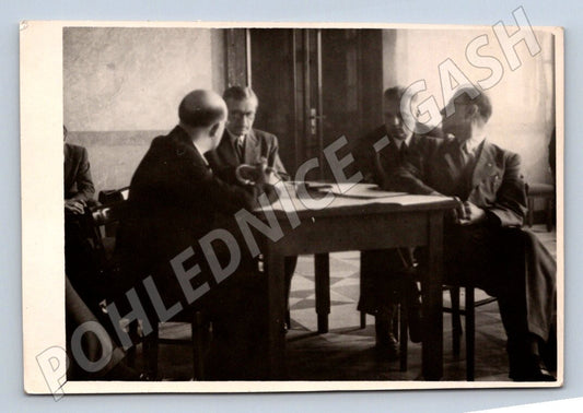 Stará fotografie schůzka s novináři 1946 (P2840)