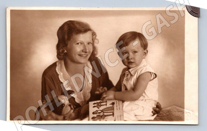 Stará fotografie Praha žena a dítě 1931 (P2870)