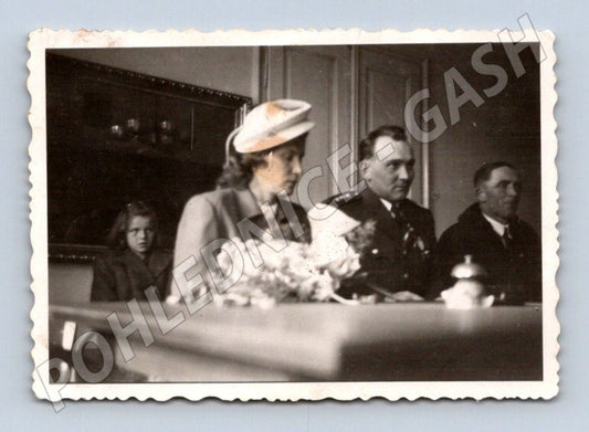 Stará fotografie svatební pár u stolu 1949 (P2872)