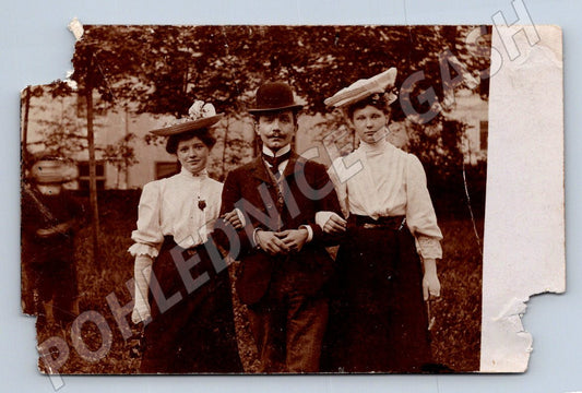 Pohlednice Tři lidé (muž a dvě ženy) portrét (P2880)