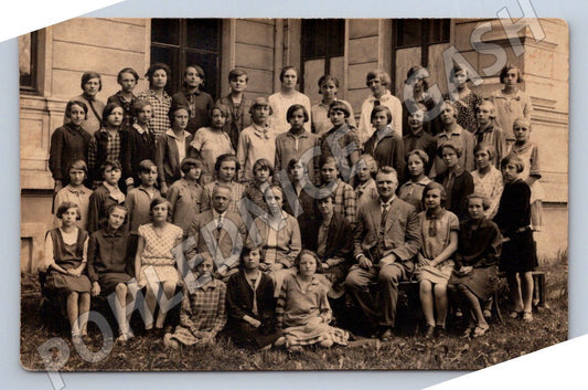 Stará fotografie skupina žáků a dospělých (P2888)